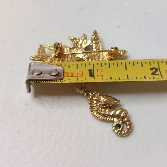 Vintage Gold Tone Enameled Sea Creatures Brooch Pin Fish Seahorse Starfish - Picture 6 of 6